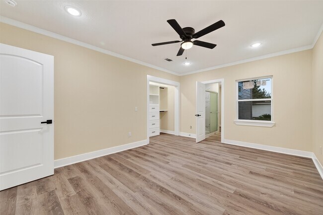 Building Photo - 2725 Avenue F