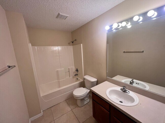 Building Photo - 1209 SW Idol Ave