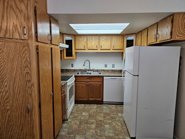 Building Photo - 1162 Cree Dr