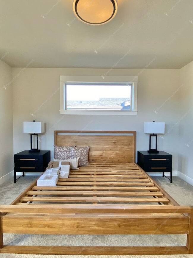 Building Photo - Luxury Single-Level 3BR - 3.5BA Living in Tetherow