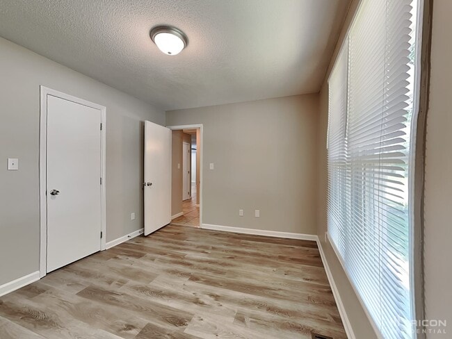 Building Photo - 3336 Castlegate Dr