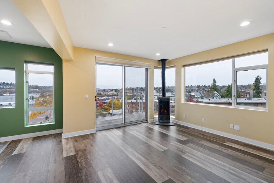 Living Room - 2731 Boylston Ave E