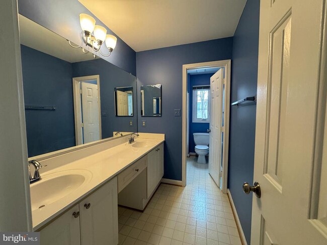 Building Photo - 15 Linden Hill Way SW