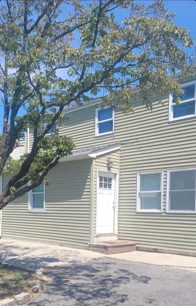 Building Photo - 135 Crooked Hill Rd