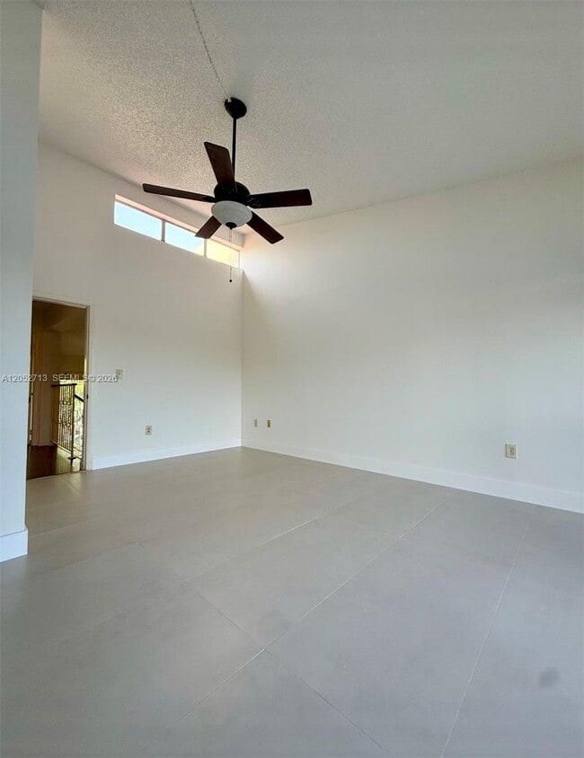 Building Photo - 14293 SW Kendale Lakes Cir