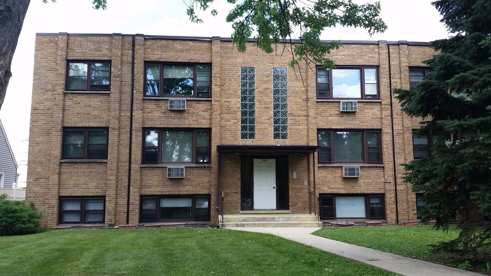 Front of the building - 209 Kimbell Ave