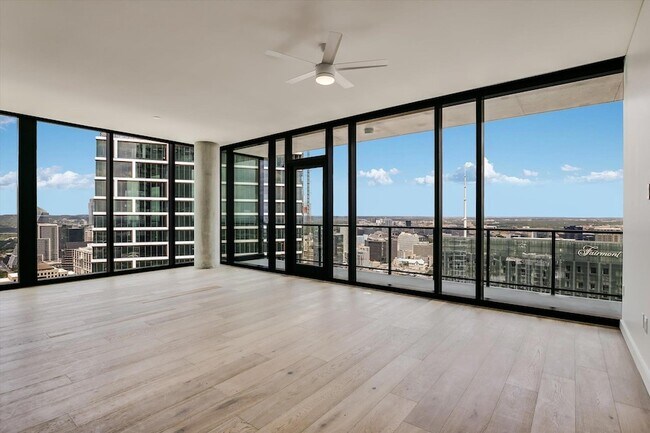 Building Photo - 610 Davis St