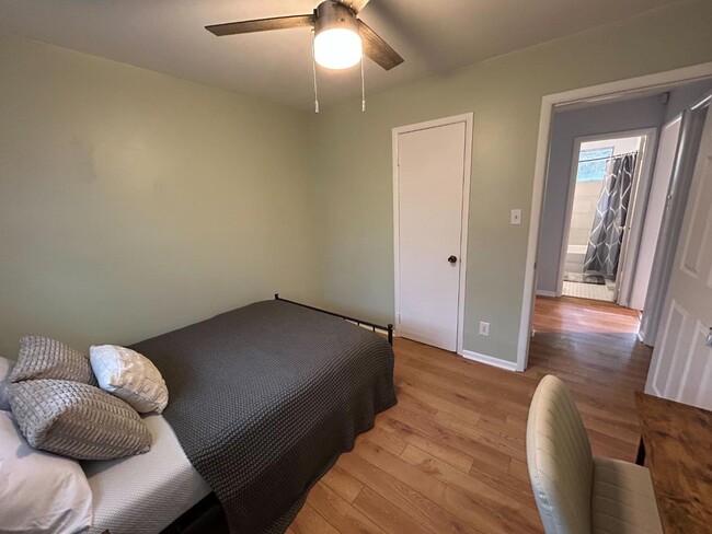 Building Photo - 900 Newcombe Rd