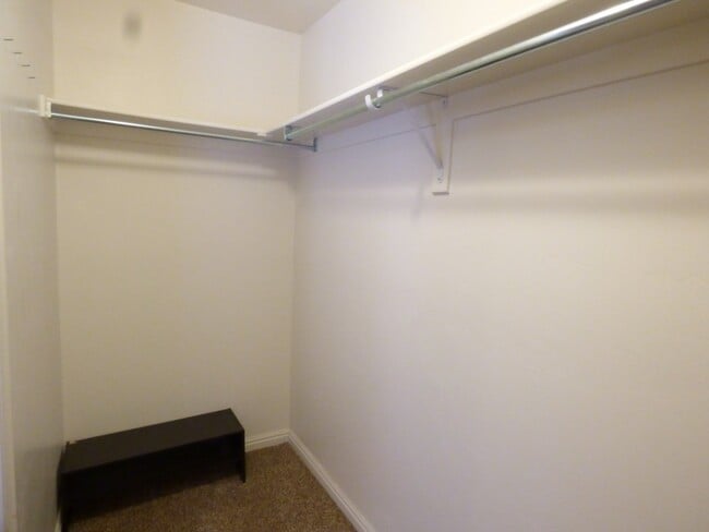 Building Photo - 3 Bd 3.5 Bath Model Like Townhome in Riverton