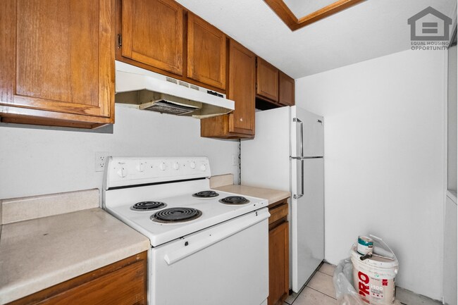 Building Photo - 2Bed/2Bath Second Floor Apartment at McDowell/44th St! Ready For Immediate Move-In! -- SECOND CHA...