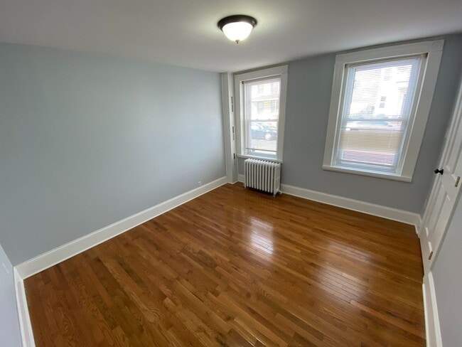 Building Photo - 60 William St