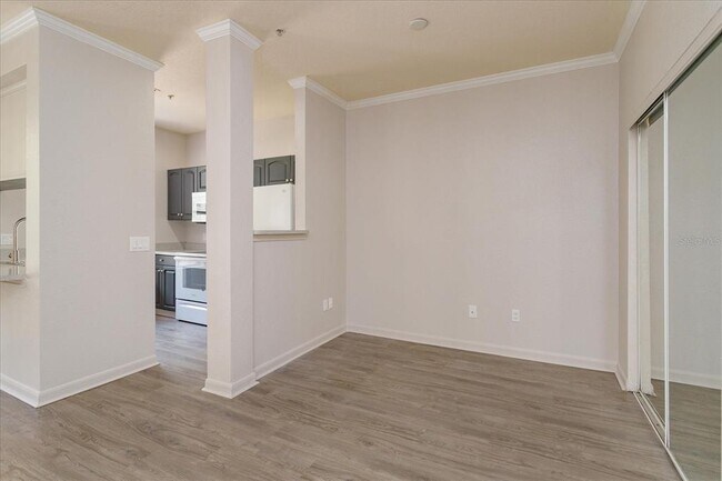 Building Photo - 860 N Orange Ave