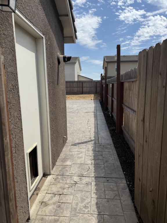 Building Photo - 2124 Ukiah Ct