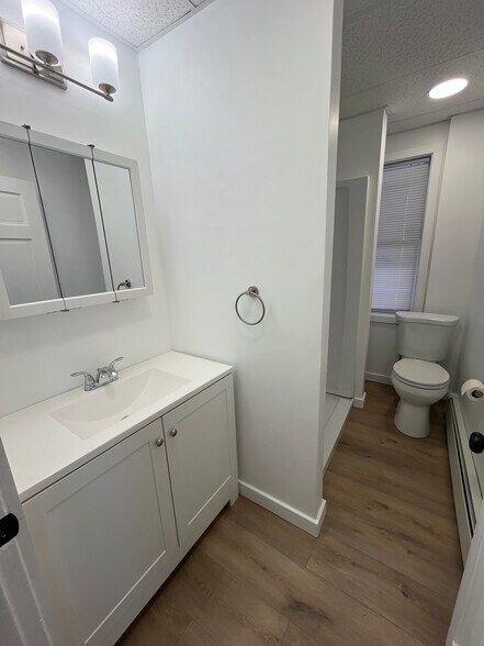 Building Photo - 211 Oxford St