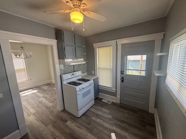 Building Photo - Charming 3-Bedroom Property in Prime Location