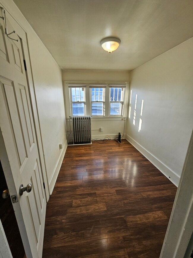 Building Photo - 132 Simpson St