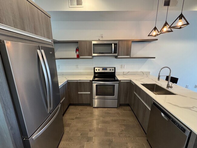 Building Photo - 2028 E Fletcher St