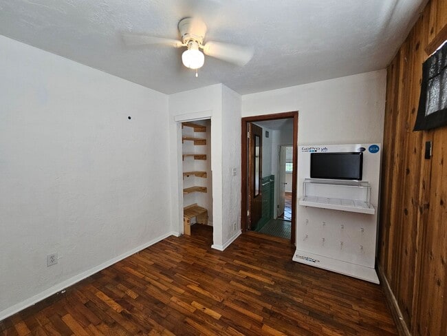 Building Photo - 1822 NW 6th Ave