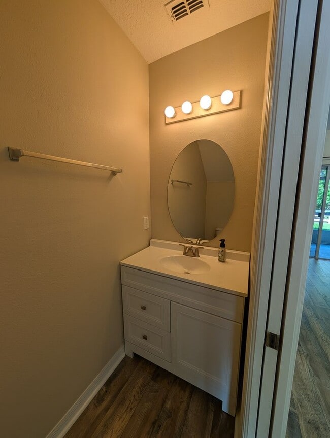 Building Photo - Spacious 2 Bed, 2.5 Bath Townhome in Gated...