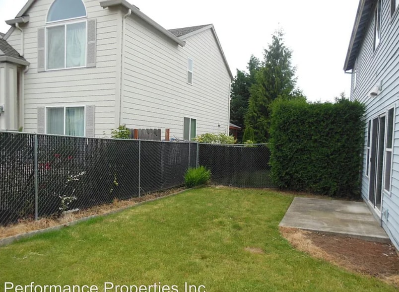 Building Photo - 3625 NE 157th Ave