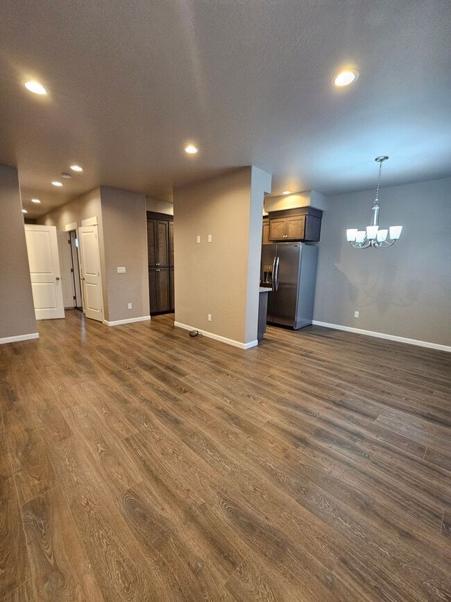 Building Photo - Beautiful Townhomes in East Medford