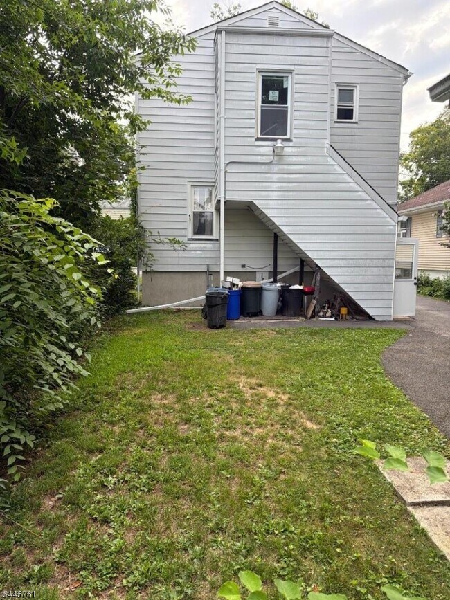 Building Photo - 8 8th Ave