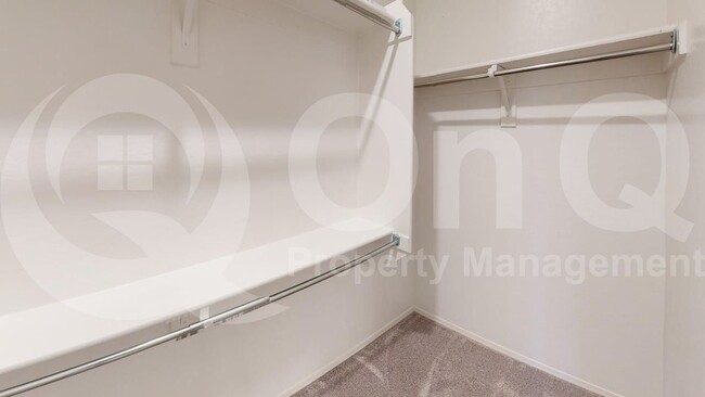 Building Photo - 2664 S Peppertree Dr