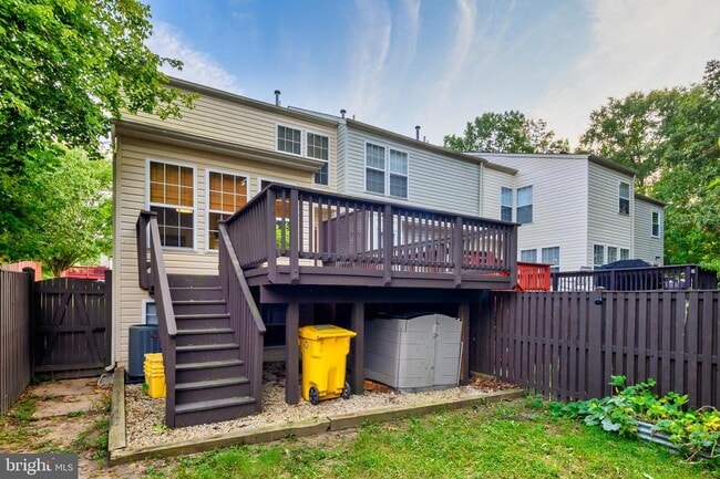 Building Photo - 8755 Thornbrook Dr