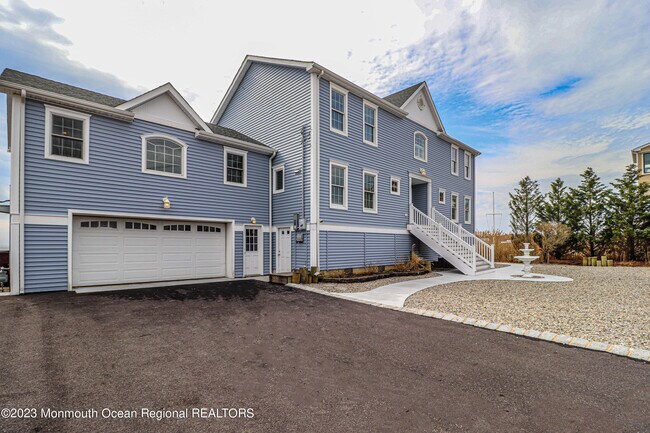 Building Photo - 1095 Island Dr