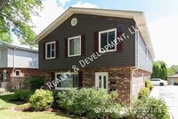 Building Photo - *** 3 BEDROOMS / 2 BATHS / GROUND FLOOR / ...