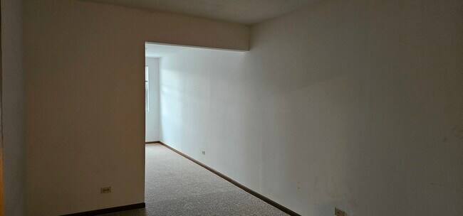 Building Photo - 301 Village Creek Dr