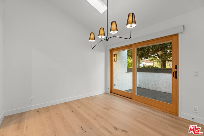 Building Photo - 1648 Palisades Dr