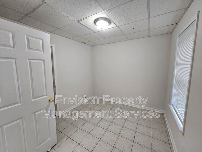 Building Photo - 10996 Knotty Pine Pl