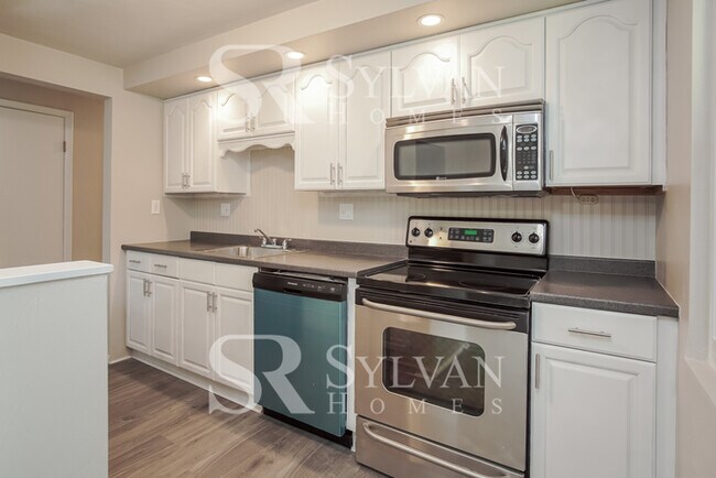 Building Photo - Remarkable Value. Unbeatable Location!