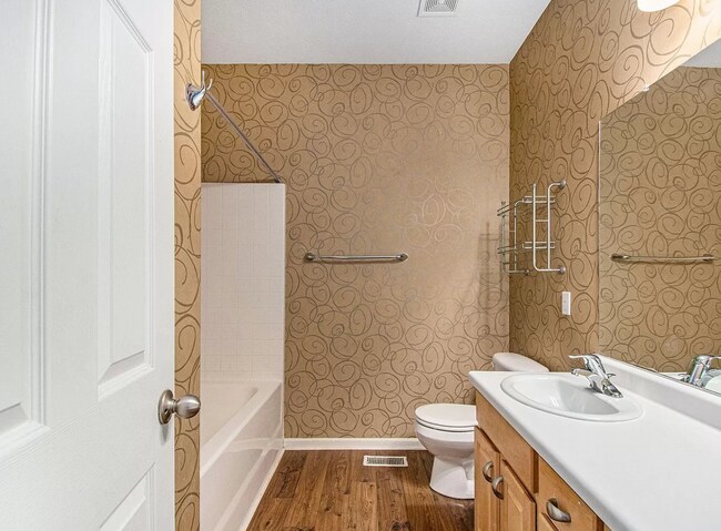 Building Photo - Spacious 4 Bedroom With Modern Comforts & ...