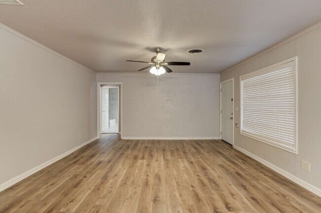 Building Photo - MOVE IN SPECIAL: FIRST FULL MONTH FREE