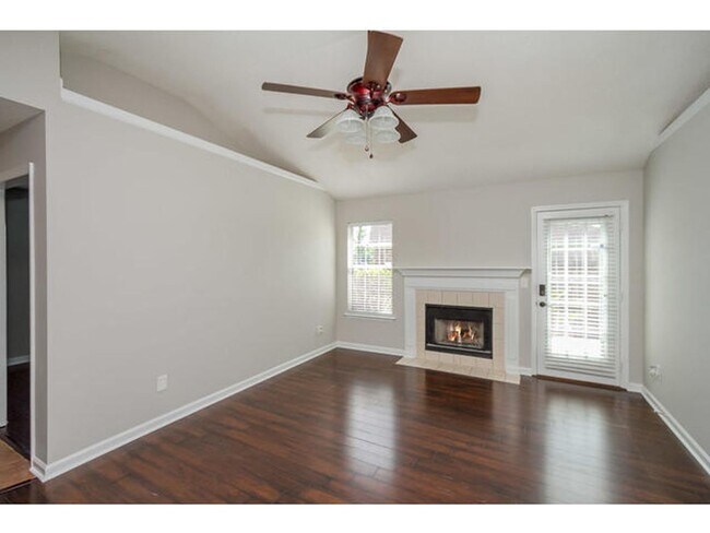 Building Photo - 3568 Crawfordville Dr