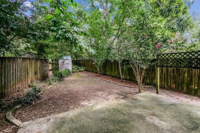 Building Photo - Adorable two-bedroom home with bonus room