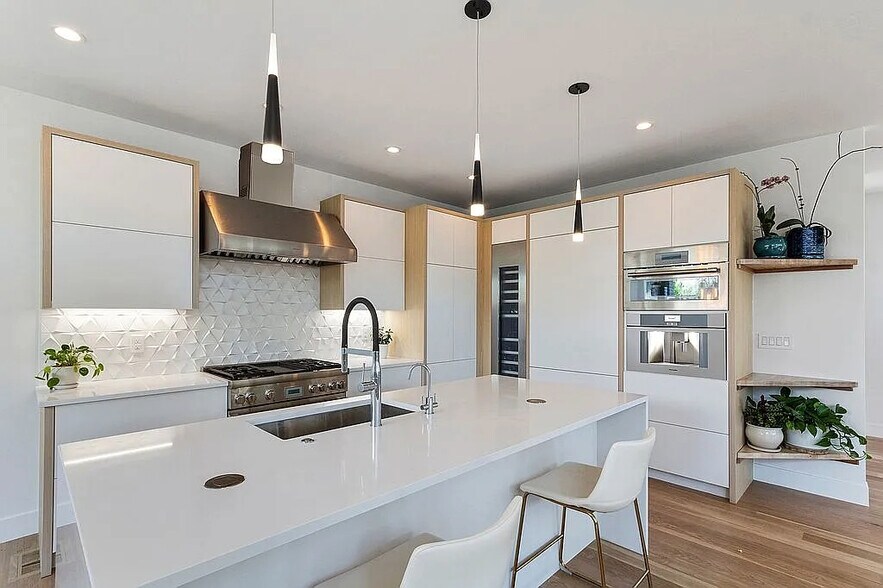 Gourmet kitchen view - 963 Tennyson St