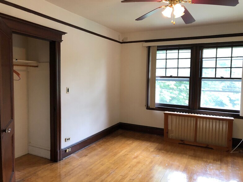 Building Photo - 127 Silver Lake Rd