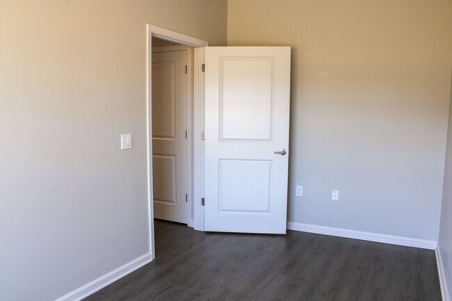 Building Photo - 3261 Redhawk St