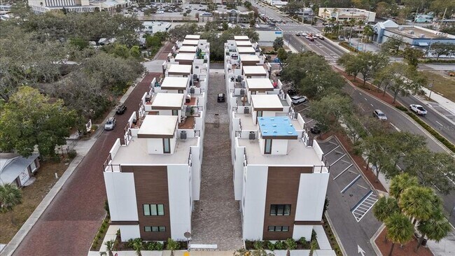 Building Photo - 623 Petit Wy