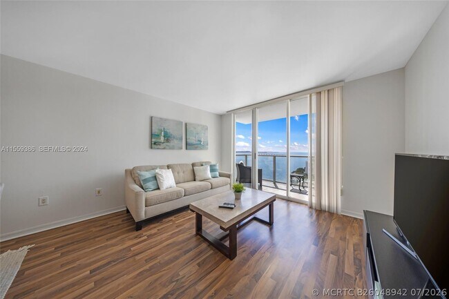 Building Photo - 1155 Brickell Bay Dr