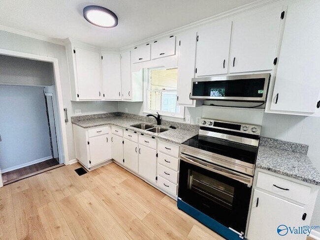 Building Photo - 3606 NW Kenard Ave