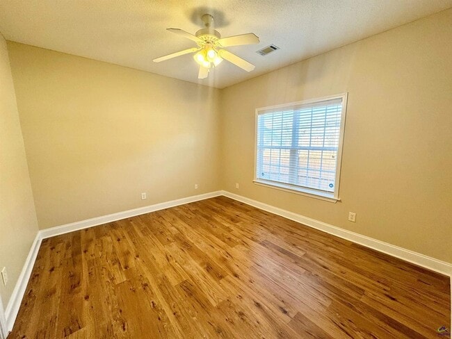 Building Photo - 218 Carrington Ln