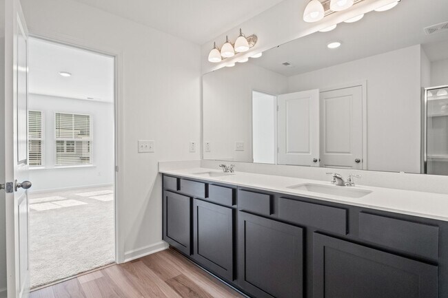 Building Photo - 3 Bed 2.5 Bath Townhome at Cambrey Crossing.