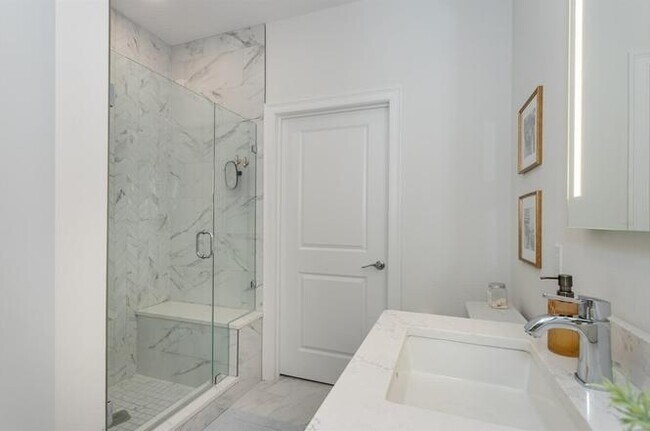 Building Photo - DGevol