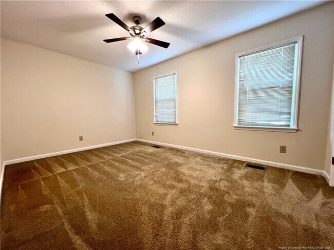 Building Photo - 6017 Lakeway Dr