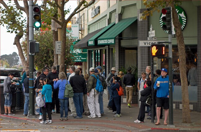 Building Photo - 1650 Portola Dr