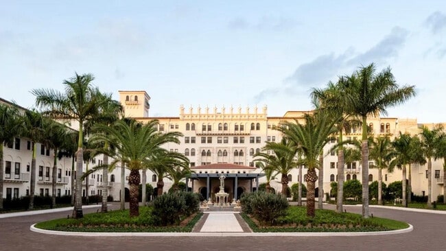 Building Photo - 930 Osceola Dr